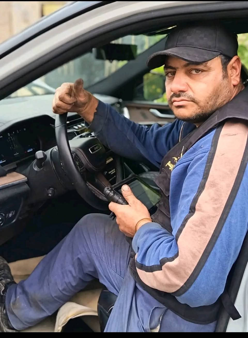 #عزيزبريسم #فيتروكهربائي #فحص #جهاز #متجول *********** *********** #لتصليح #جميع #أنواع #السيارات #الحديثة #في #بغداد #وضواحيها #٢٤ساعة
