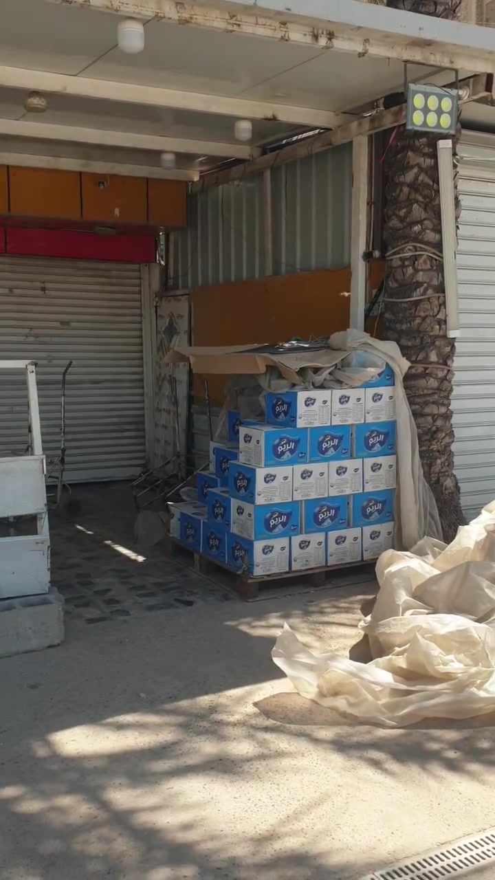 السلام عليكم محطه مع محل كامل للبيع المكان بغداد البلديات مع تانكيات عدد 2 ابو ال 5000 وابو ال 4000 وهذا رقمي *********** السعر 5500 وبيها مجال 1000 لتر بالساعه الانتاج والممبرين جديد وخير من الله
