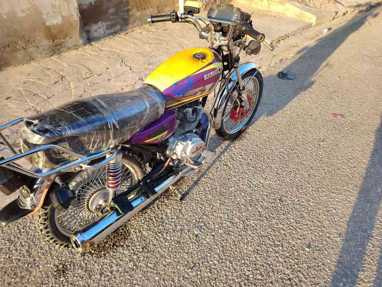 السلام عليكم 
تايكر موديل ٢٤ دراجة كامله مكمله مابيه نقص أوراق كامله سعر ٦٠٠ بيه مجال مكان بعقوبه منطقة شفته استفسار  ***********
