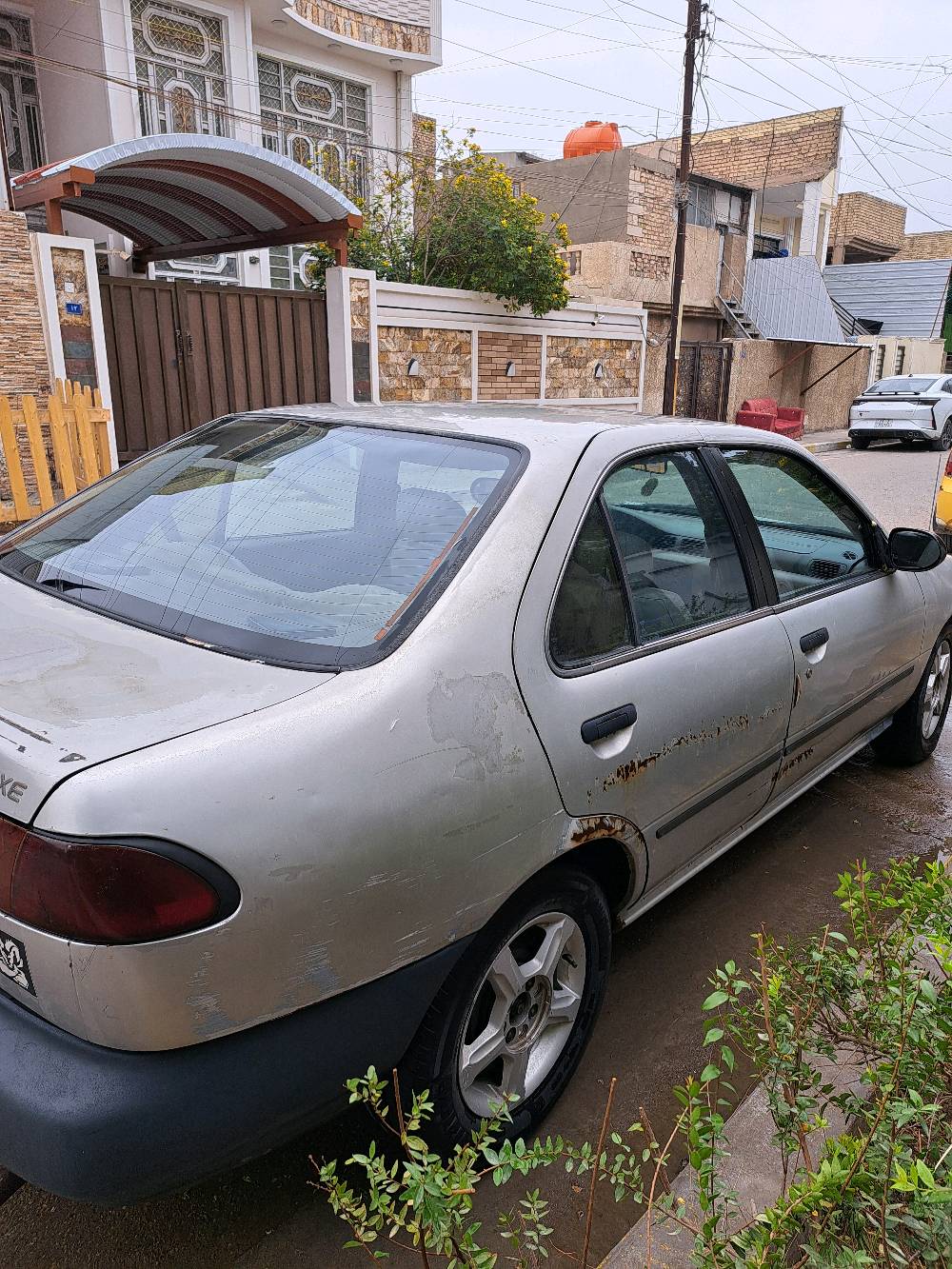 السلام عليكم 
نيسان موديل ٩٧ أيسر بلاد كير اوتوماتيك 
السيارة مسمكرة مابيهه خياسات
كير ومحرك خير من الله
السيارة بأسمي ومكانها بغداد حي التراث
السعر ٣٦ وبيهه مجال بسيط
***********