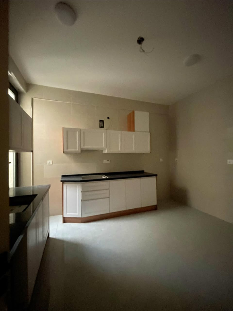 للايجار التجاري 
بناية جديدة في المنصور - المتنبي قرب شارع الرواد 

المساحة 280 متر مربع 

تحتوي على 10 شقق كل شقة غرفتين نوم وصالة ومطبخ وباقي الخدمات 

🔴توجد شقتين مـن ضمن الشقق تحتوي على غرفة نوم سويت وصالة ومطبخ وباقي الخدمات …

🔴البناية مجهزة بمصعد و منظومة إطفاء و الشقق مجهزة بمطابخ 

🔴نستقبل كافة عقاراتكم في المنصور

للاستفسار ***********

.
.
.
.
.
.
.

#عقارات #بغداد #الكرخ #استثمار #المنصور #الرواد #ايجار
