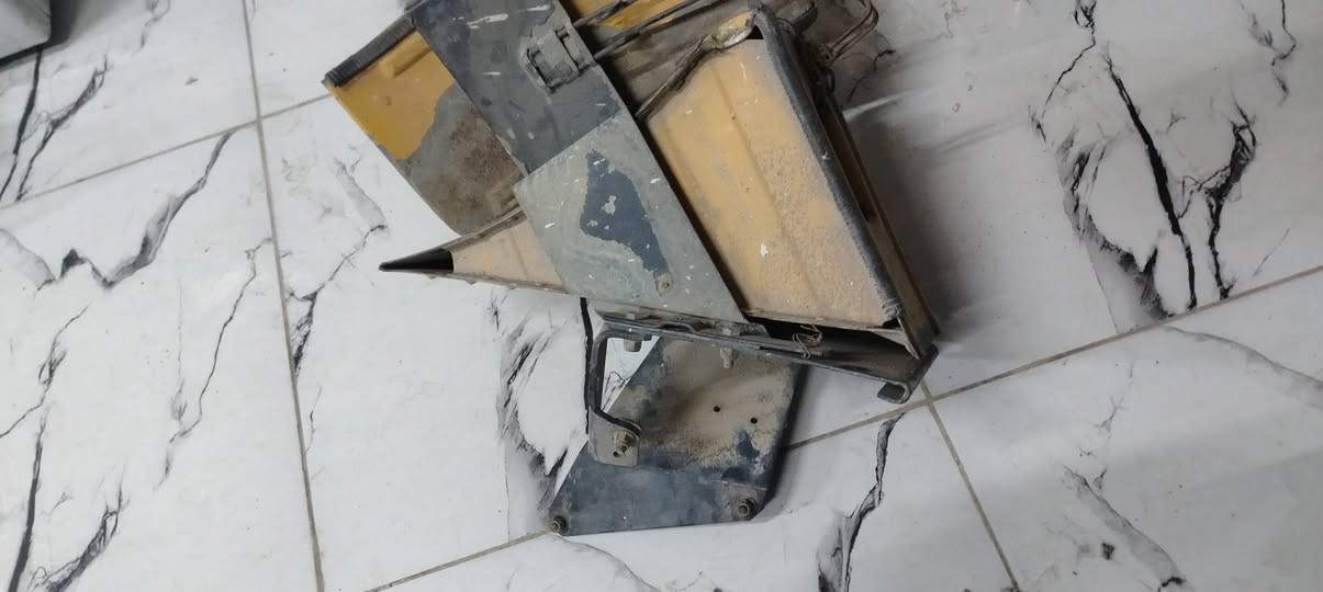 السلام عليكم للبيع اصليات السعر خاص ***********
