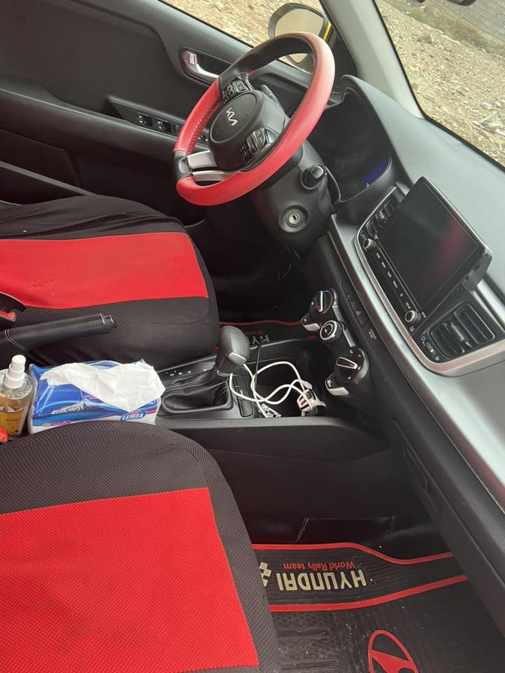 السلام عليكم كيا ريو 2022
حادثها موجود بالصور بامريكا وبالعراق حادثها صندوك 

محرك وكير شرط تدفى وتبريد تحكم استيرن مانع تزحلق 
بيها ضربه بالشاصي بالصندوك بس كلشي ما ماثر على السيارة

رقمها نينوى الماني باسم اخويه وياها كابون بانزين 

السيارة مانقصها شي اشغل وتنزل بالشارع 

سعرها 120
