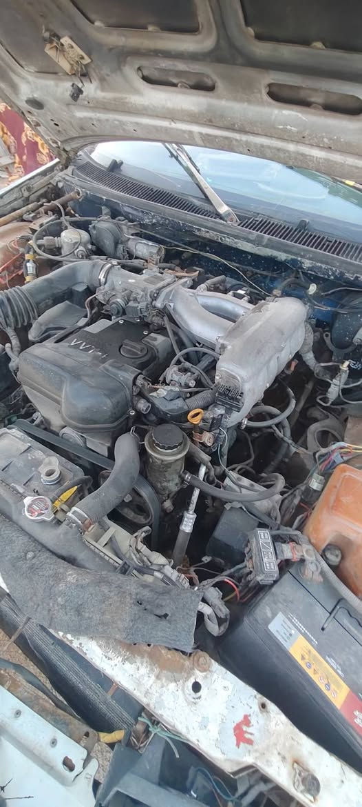 السلام عليكم 
دولفين للبيع  موديل 91  مكينه 3000  فيفيتي.  سنويه صاقطه بل 20    بدون غرامات   حرف اليف.  (بسمي. )  حداديه و تخم تايرات كهرباء كلهه شغاله .  كير مكفول  (مكينه. بيهه خيط كلش خفيف ).   مكاني البصره  ابو الخصيب   ***********
