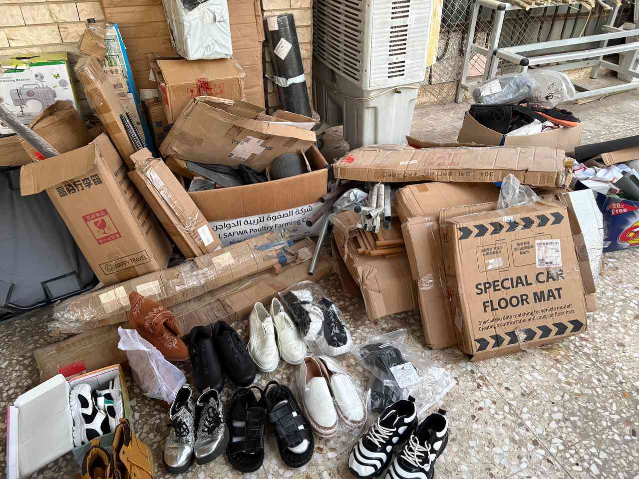 السلام عليكم شباب شلعه غراض للبيع كميه جبيره بيهه اربع اسره تخيم اني بالغلط كلت كراسي وحمام غربي تخيم رايدهه ب 750 وبيهه مجال مكاني بغداد *********** لتواصل وتس اب
