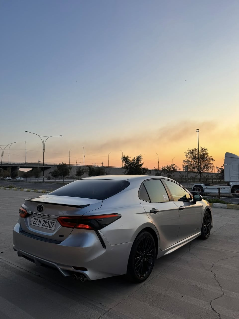 سلام عليكم
تويتا كامري 2018
رصاصي 
مواصفات SE معروف 
سيارة بي شبرين صبغ بونيت و جاملغ سياق شبر صبغ 
بي مكانين صغير بارد 
صورة حادث موجود 
سيارة سيرف كامل مسوين دهن و فلتر گير ديسكات تاخم صرد كامل 
سيارة ماشي 140mil
سعرها 180 بي مجال 
***********
***********
……………………………………………………………
تويتا كامري 2018 
SE
دوو پمةلة لا بونيتي بوياغة لاگل پةلةية لا جاملغةكةي ٢ جيگةي بجوك ساردي هةية 
رةسمي دةعمي دانراوة 
سيرفز كاملي بو كراوة رون فلتةر كير تاخم پيش ديسك 
140mil روشتوة 
سعري 180 مةجالي تياية
