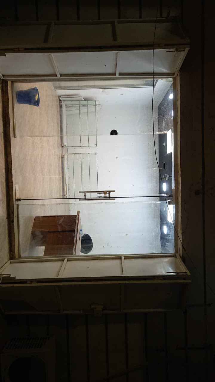 السلام عليكم محل للبيع سر قفليه ركن
مجاور محلات الحاج زياد الدبس 
جامخانه زجاجيه عدد ٢ 
فاترينه زجاجيه عدد ٢
سبلت طنين ونص 
ميز مكتبي مع كرسي 
داخل المحل سقف ثانوي مع بنكات 
للستفسار اتصل على الرقم 
***********
