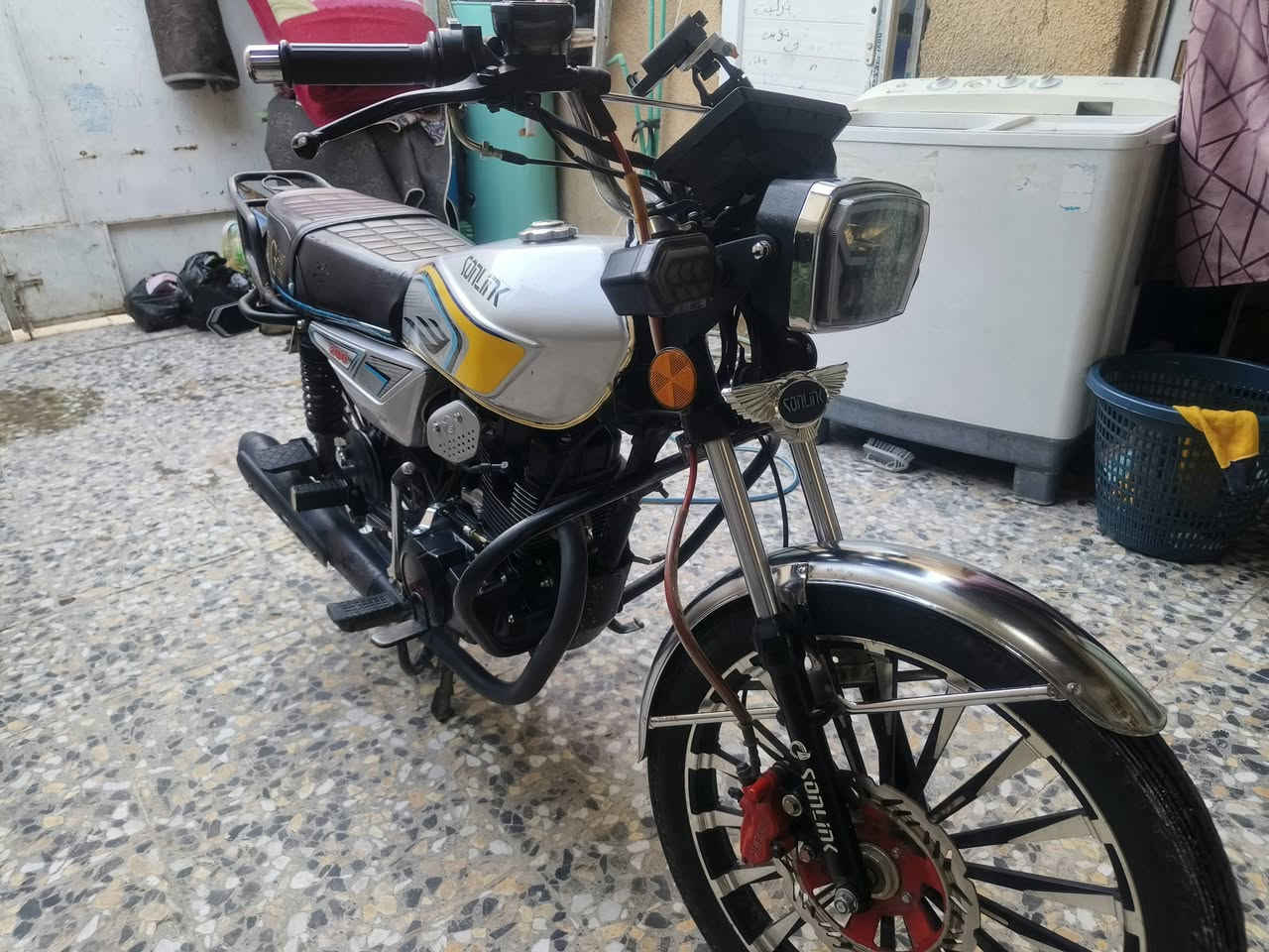 السلام عليكم
دراجة ايراني سولنك 
موديل 2025 
مكينة cbf يعني القوة والمتانه وماكو رجفه😁
كهربائات كلها شغالهة 
تايرات ثنينهن جدد جوبلس 
مابيهة اي عيب 
ناقصهة بس سايق 
السعر 825 مجال جدا بسيط 
اوراق موجودة 
عنواني بغداد البنوك 
شراي يتواصل خاص رجاءا الموو شراي لا يتعبني بس يعامل


**إذا كنت صاحب هذا الإعلان وتريد حذفه لأي سبب، رجاءا أرسل رسالة إلى الدعم الفني**