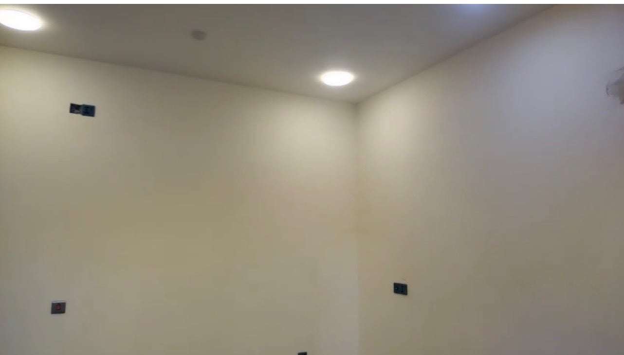 بغداد _حي الخارجية جنب حي الأطباء قرب شارع المطار 
مساحة الشقة 95متر
غرفتين نوم ، صالة ، حمام ، مطبخ حار وبارد 
البناية متكونة من خمس شقق زيرو بناء حديث