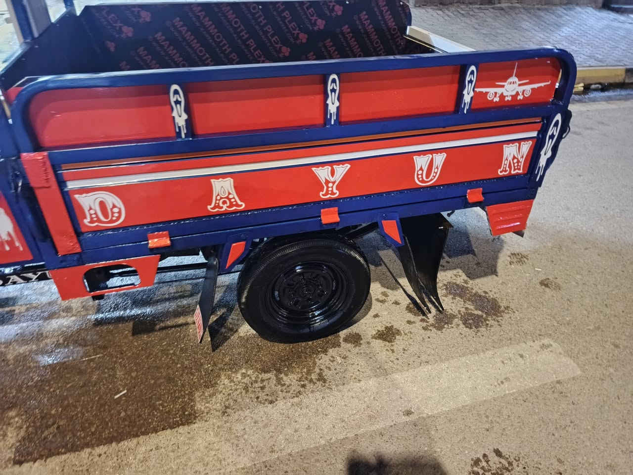 سلام عليكم ستوته لبيع مديل 2015 رقم مداور ثاني يوم السعر مليون 550 وبيه مجال حق جيه ستوته جاهزه ربع مذب عليه مكان كوت مركز مدينه ***********
