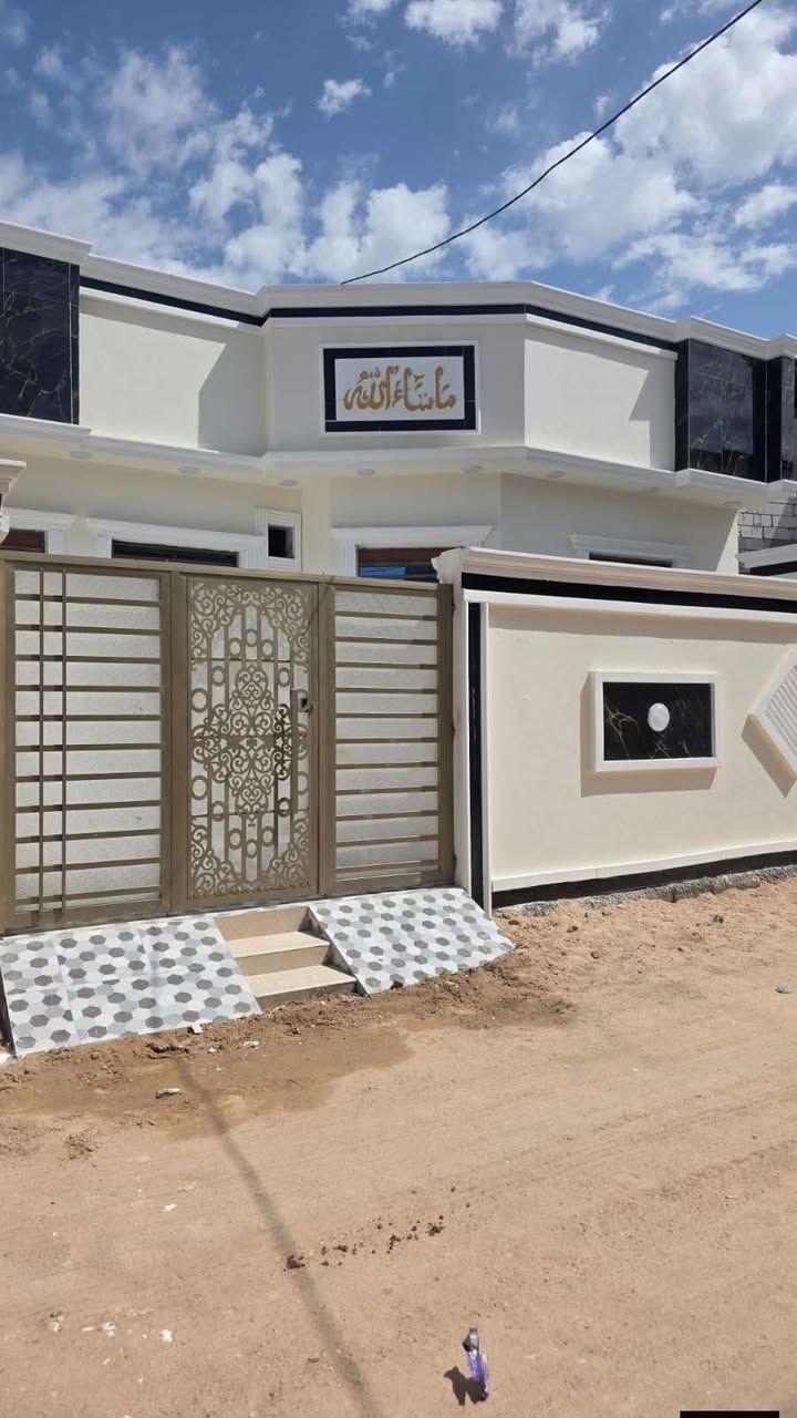 #اسعد_الله_اوقاتكم_بكل_خير⁉️👋🏼
***********
دار سكن للبيع بناء 2026

#المساحه 200متر 

#جنس_العقار :: طابو ملك صرف زراعي باسم عراقي سند 25 

#العنوان :: البصره كوت ثويني موقع راقي

#يحتوي البيت على 2 غرف منام كبار
و ديوان
و مطبخ و صاله
و مناور عدد 2
و صحيات داخلي وخارجي  و كراج سياره
ويحتوي علي حديقه🌲🌲

#البيت جاهز من كلشي تستلم البيت عنده المكاتبه
كامل من مقطوره و كيزر و ماطور
جيب اثاثك و اكعد
و الف عافيه الي ياخذه

جميع الخدمات متوفره ماء كهرباء  
#السعر ((108 مليون وبي مجال  بلاش
فارق جاهزة للسكن تستلم بيتك عند المكتبة مباشر 
#للاستفسار الاتصال على الهاتف 📳📞 ***********
