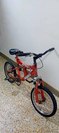 بايسكل للبيع او مراوس باي شي بايسكل نضيف ومابي اي نقص عدا الجوب الخلفي...