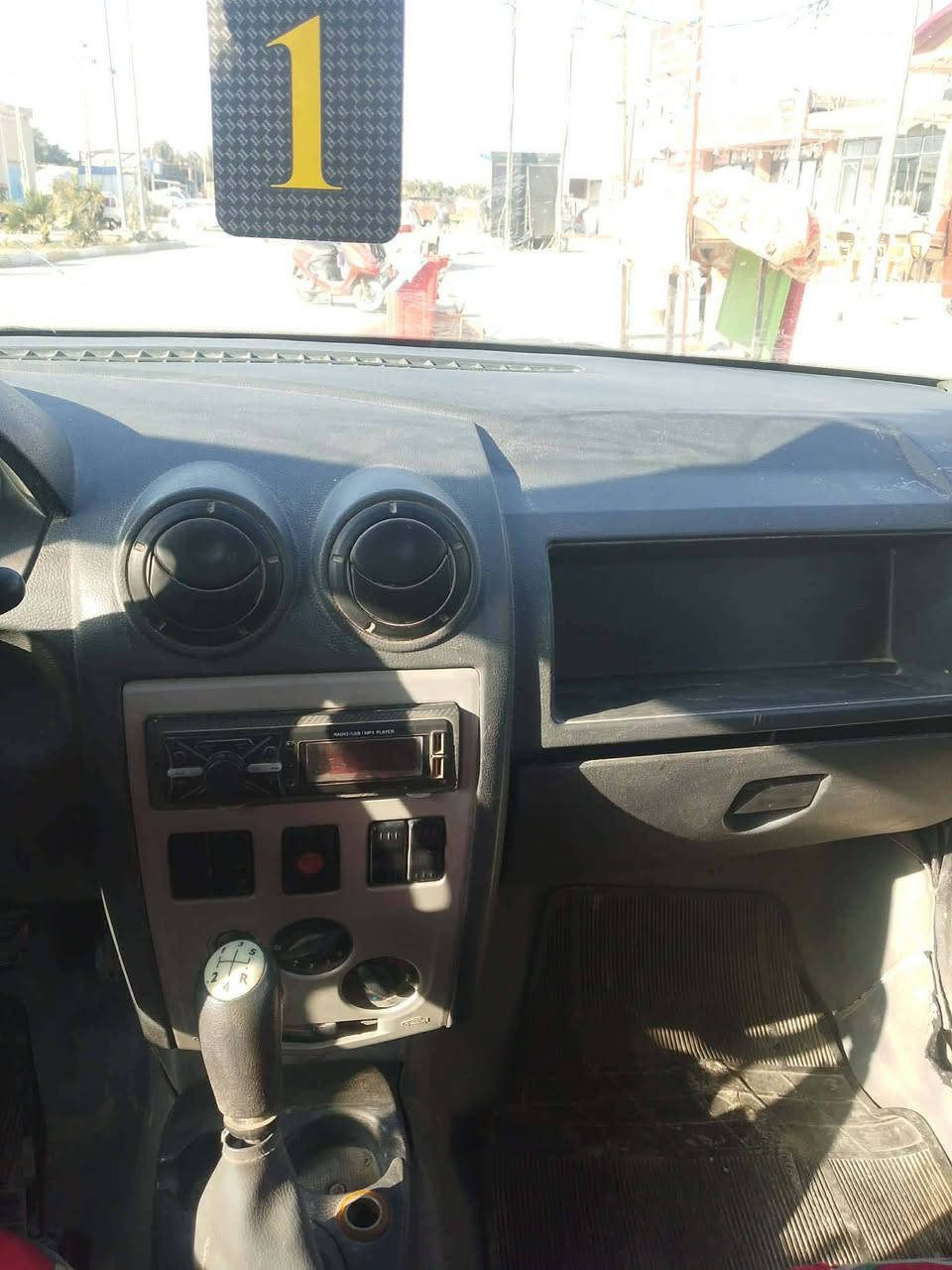 سلام عليكم رينو موديل 2009 مكفوله من ضربه محرك كير مكفولات كهربائيات شغاله رقم بغداد سنويه جديده مشروع وطني مالك مداور اي وقت مكان سماوه سعر 24 وبيه مجال 
***********//مكلف بنشر
