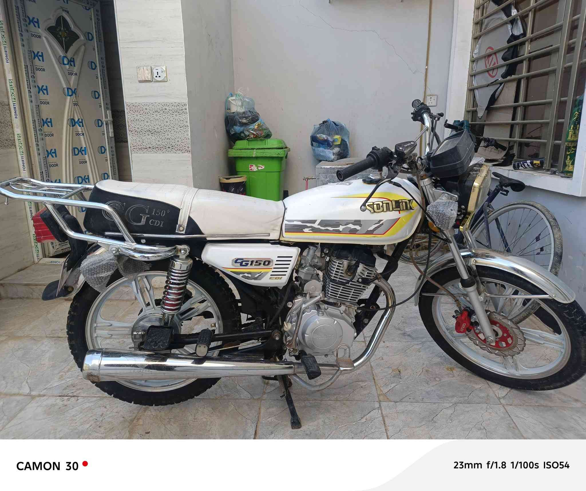 السلام عليكم دراجة سونك للمراوس أو بيع موديل ٢٤للبيع السعر ٦٠٠وبيها مجال للطيبين المكان بغداد زعفرانية ‏‏‪***********‬‏ أوراقها بيها كهربايات كلها شغالة سلف نكرة لايت زنون
