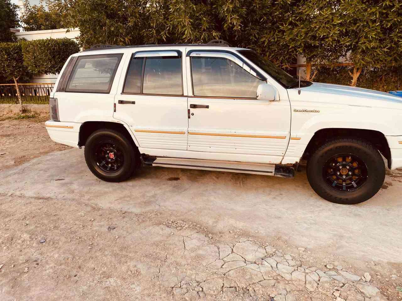 السلام عليكم جيب شيروكي كير ومحرك بطه 2500 خير من الله مكينه جديده كير جديد حداديه كامله تخم تاير سياره تاخذهه متذب عليهه ولا فلس مشروع وطني وتحويل ثاني يوم اني عارضهه ب 45 وبيهه مجال قليل مكاني بغداد ابو غريب 
***********
