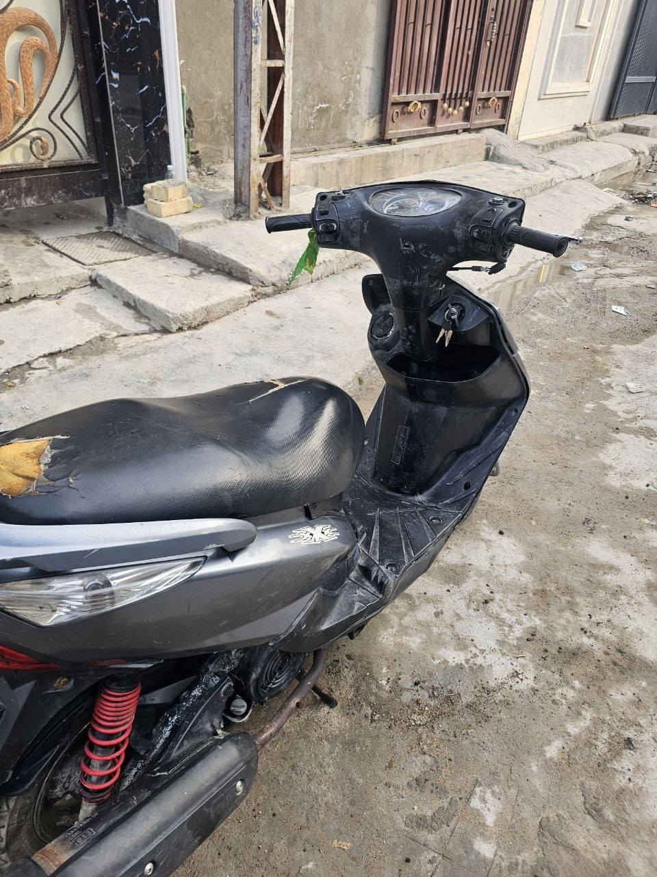 دراجه ماكس ثعلب 140
دراجه جبتها قبل شهرين على كد دوام كلية غراضها جديدة باتري جديد تايرات جدد 
الدراجه كهربائياتهة كلهة مضبوطه وشغاله من حيث الاشاير والشحن 
نقوصاتهة بس كيج السرعه ميشتغل وفج البريك الامامي خربطة بالكابريتر محتاجله فقط تنظيف
سبب البيعة احتاجيت قسط للدوام واضطريت ابيعهة 
مكاني بغداد- بياع -تقاطع درويش معالف 
الرقم ***********
متواجد خاص لليحب يستفسر عليهة بعد
