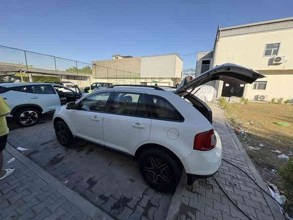 السلام عليكم 
فورد أيـدج 2012 
وارد خليجي شركه نيڤا
كير مكينه تخم تاير حداديه جاهز على اخر حبايه 
125 وبيها مجال 
***********
