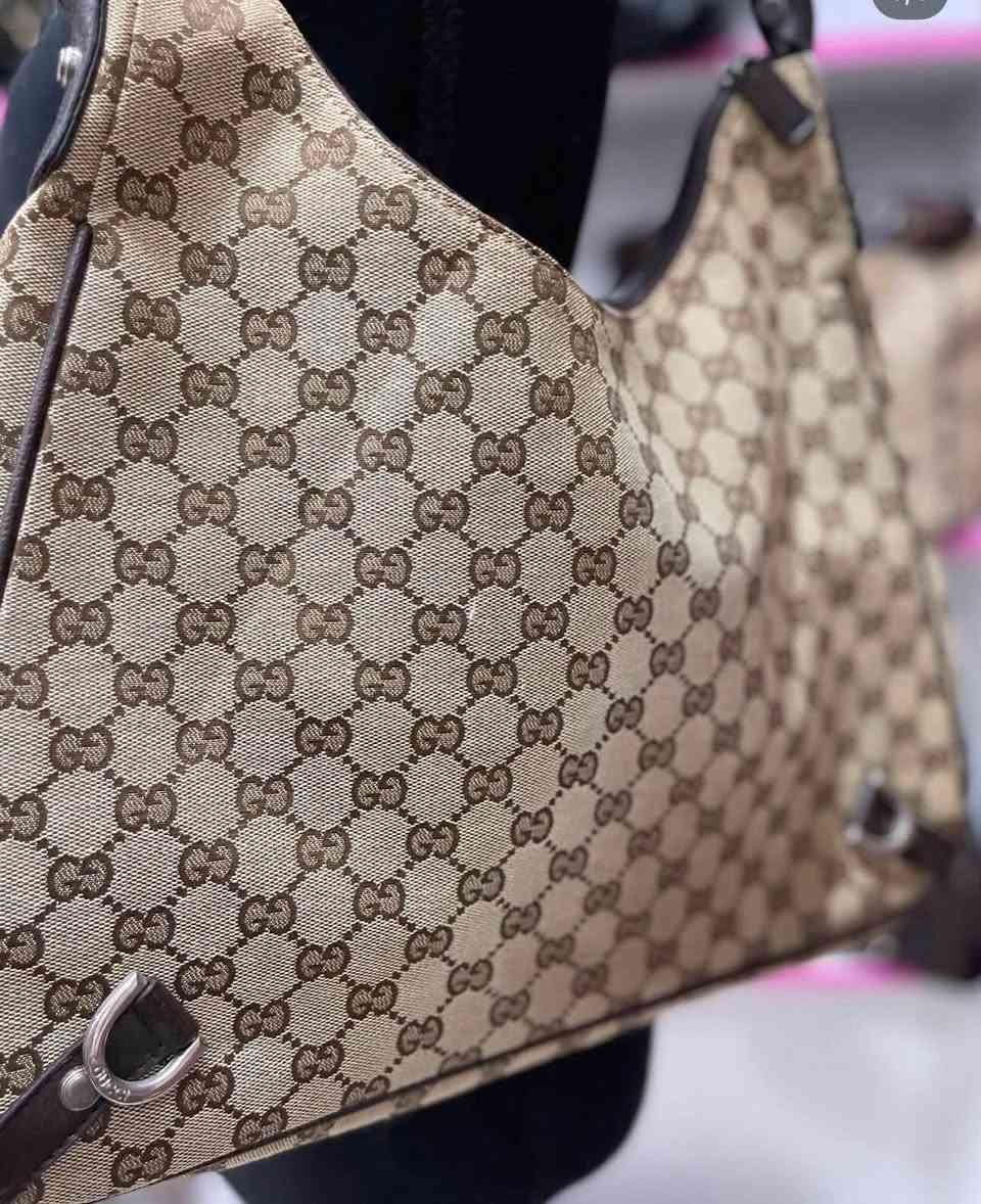 ماركة gucci اصلي مع الختم والكود
السعر ٢٥


**إذا كنت صاحب هذا الإعلان وتريد حذفه لأي سبب، رجاءا أرسل رسالة إلى الدعم الفني**