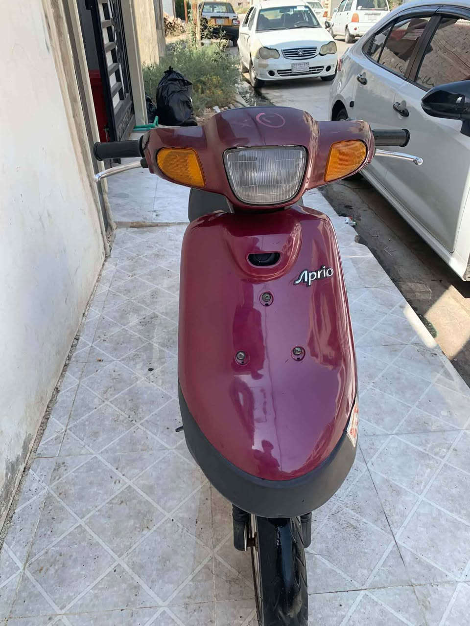 دراجه بوتين تك باب اول محرك شرط ما مفتوح ماطور دمعه  عل واقع احله بعد كلو شرط شاصي شرط لسعر 350وبي مجال قليل 
*********** Singapore
