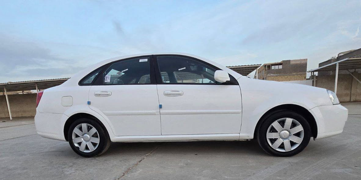 للبيع: سيارة أوبترا 2011 "نظافة الوكالة" 🚗✨
الكفالة: السيارة مكفولة كفالة عامة (من الصبغ، الضربة، ).

​الرقم: ذي قار - خصوصي، رقم مميز وهيبة (27 A 8181).

إلى كل من يدور على "المضمون"
سيارة بيت واستخدام حشيم، مو مالت كد وتعب.

 المحرك انشاط وعزم عالي.
 اللون: أبيض ثلجي نظيف جداً.
الحالة الفنية: تبريد ثلج، كير ومحرك وصدور بشرط الفحص.
تفاصيل الأوراق (جاهزة للتحويل):
 الملكية: بأسمي  

 * السنوية: مجددة  سنة 2031
السيارة جاهزة من كلشي، تدق سلف وتوكل على الله، ما تحتاج منك صرف دينار واحد.
📍 المكان: ( واسط الكوت)
💰 السعر: (84$) - وبيها مجال بسيط للشراي.
📞 للاتصال: (***********)
واتساب (***********)
