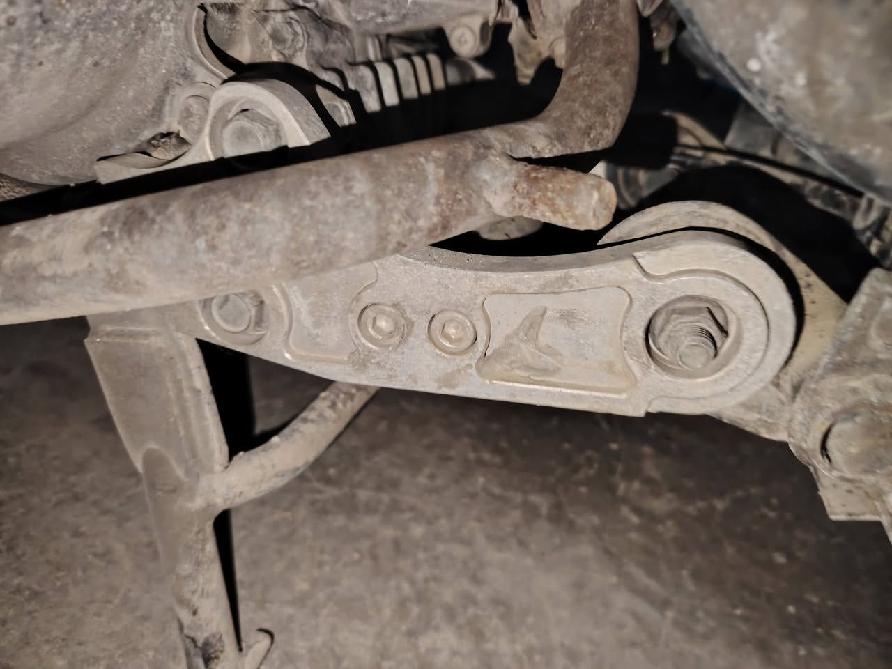 سلام عليكم دبل الأمامي ودبل خلفي و شيال كلهن اصليات لبيع رقمي *********** بيه واتساب رقم مقفل
