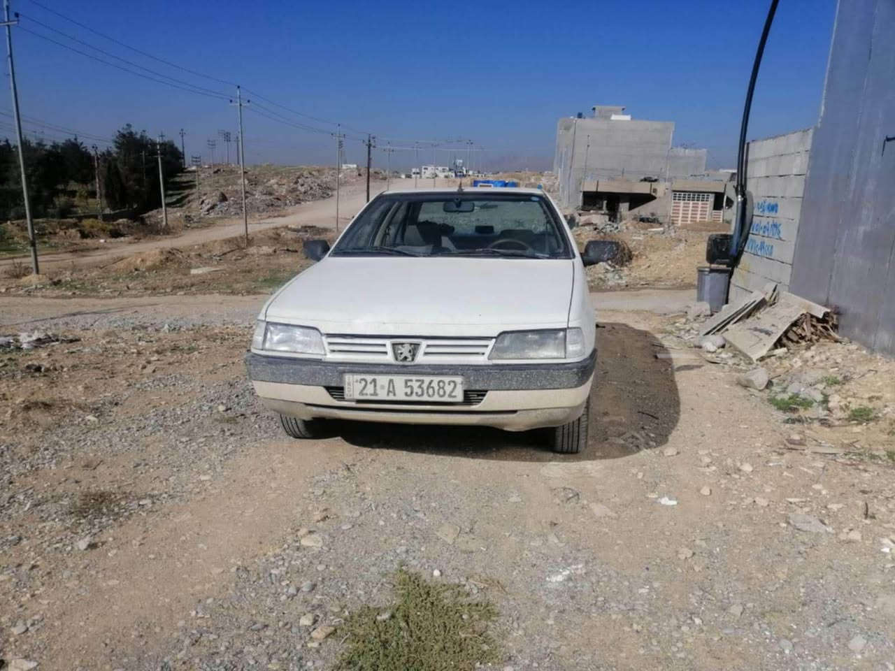 سەرەتابەناوی خوا 
بیجۆ 2009  405 گراین شەفت مەرخوب 
سەیارەکە بێ بۆیاخە بستێ ساردو  یەک شوختی هەیە
سەنەوی تا 27 تازەیە 
سایارەکە ماڵی دۆستە هی معرەزنیە
2جام کارەبای تەبریت ساردو کەرم لەسەر سویچ   
ناوزەردە و ئاوێنەکارەبای و نمونەی جوانی
45گەڵاومعامەلە
***********
*********** بنجوين, السليمانية
