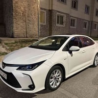تويوتا كرولا   موديل ٢٠٢٥  مكفول من الصبغ و بارد  بس بي دعاميه بلاستيك...