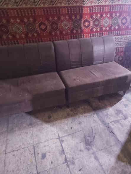 السلام عليكم تخم للبيع 
30  مقعد ابو النفرين يعني 15 قنفه 
شكم مقعد يحتاج فقط رجلين 
ويحتاج تنظيف قيم باليرضي بي الله 
بغداد مدينة الصدر
