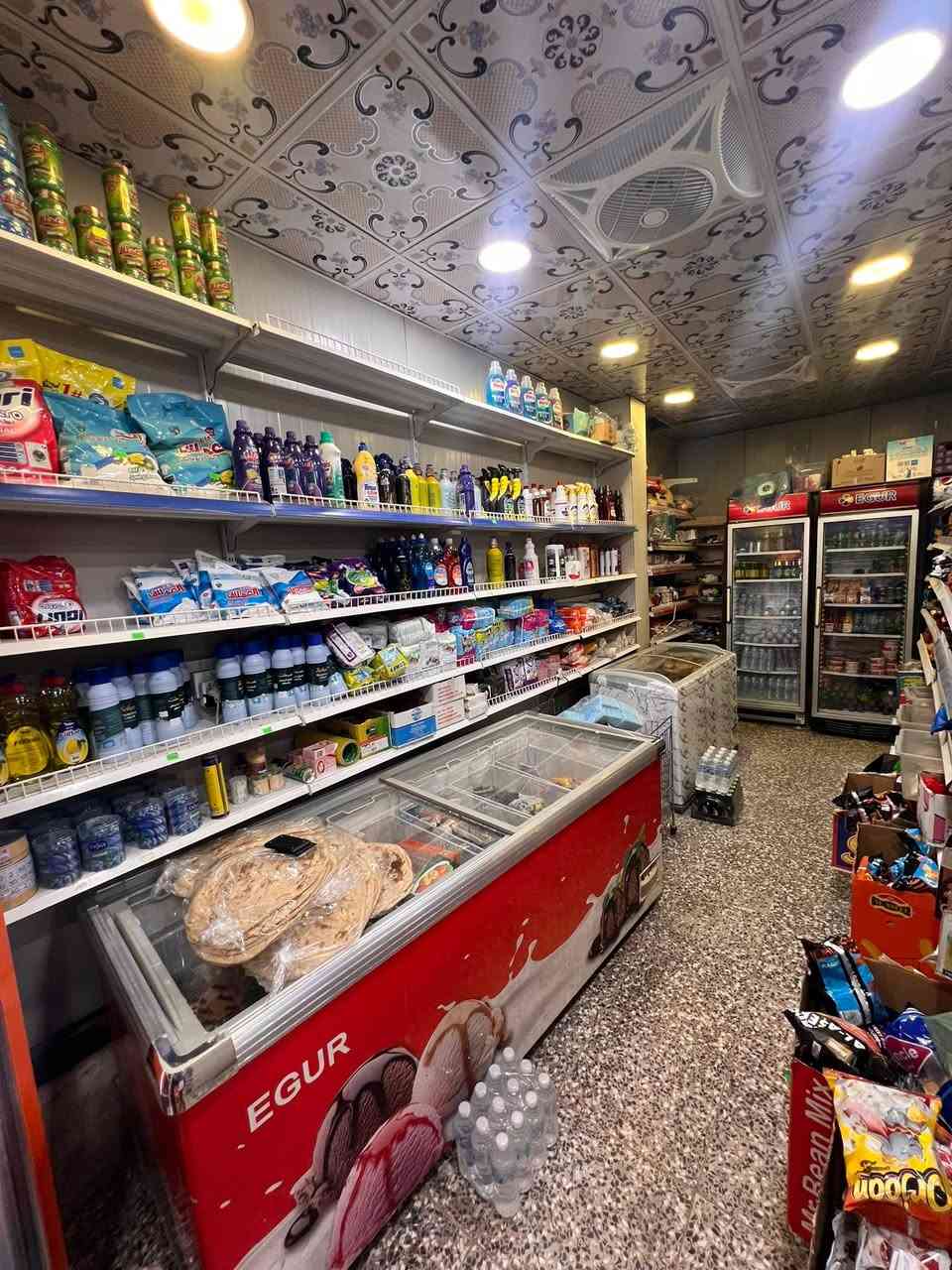 سلام عليكم موجود اسواق للبيع كاملة كل ملحقتها فقط المواد الرفوف الثلاجات التابعة لالسواق 9 ثلاجات عامودية ومجمدة كبيرة و ثلاجة متوسطة للتواصل على الخاص والاستفسار موقع بغداد حي العامل خلف هايبر ماركت ***********
