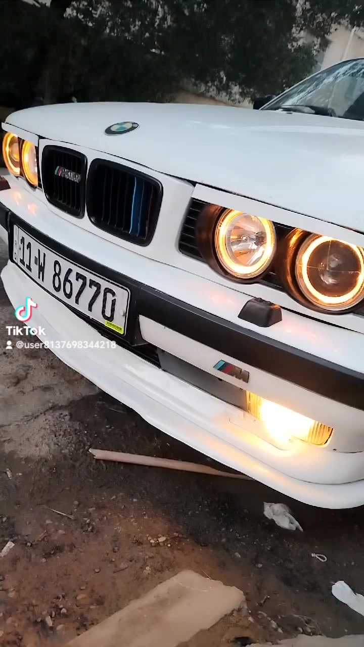 سلام عليكم ابيع بي ام  ٥٢٥ مكينة
وكيرمكفولات 
صدر امامي خلفي حلو عوزه زوج لويات
كهربايات كلة شغالة تخم تايرجديد
سلايت شغال بدون خياس
لايت سوارات نهار

تبريد بي ليك  تخم تاير جديد 
 سنويه 29 تنتهي بغداد انكليزي
السعر  بغدادجميلةثانيه ***********
