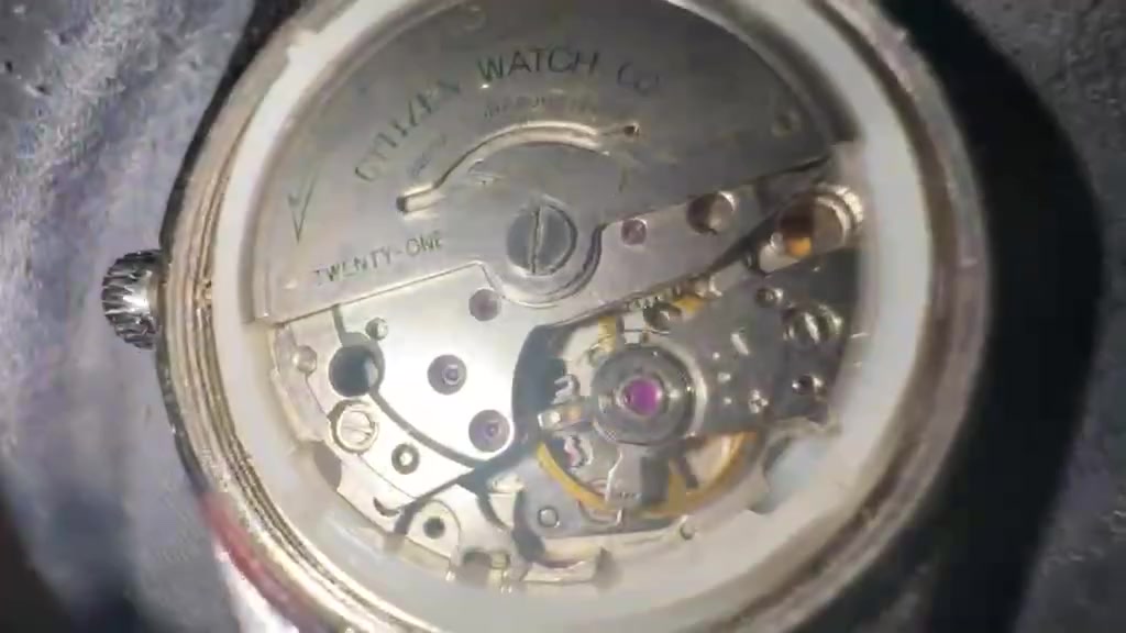 سيتيزن بلون مينا مميز جداً
زيتوني متدرج ثلاثي الابعاد 
تعمل بحركة اليد 
القطر 37 كلاسيكي
الساعة بنظافة عالية ودقة عالية ايضاً

ملاحظة الساعة الوحيدة ( السير مستبدل ب اخر مشابه للاصلي ايضاً ستل ستيل)


**إذا كنت صاحب هذا الإعلان وتريد حذفه لأي سبب، رجاءا أرسل رسالة إلى الدعم الفني**