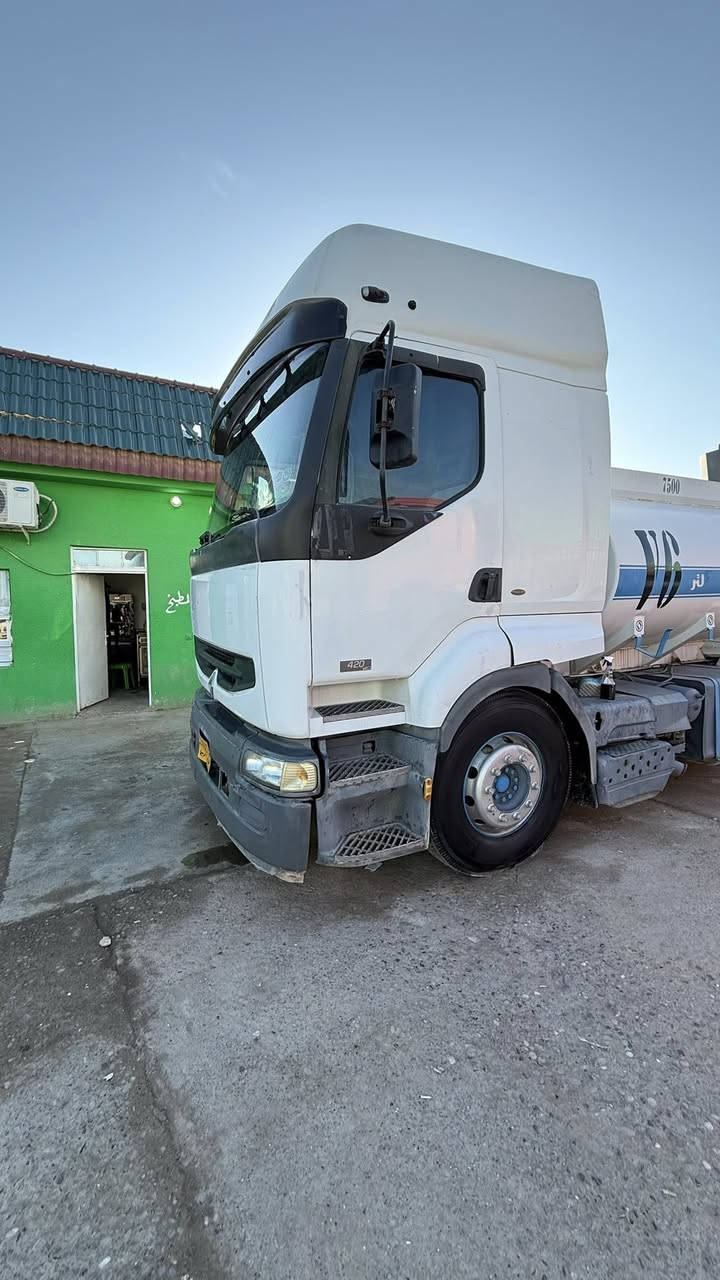 إسلام عليكم تنكر رينو 2001 رقم أربيل بسمي السياره شرط وجديده السياره بنب ونوزل تدفئه وتبريد كلشي شقال حموله 1000 اتصل وتدلل ***********
