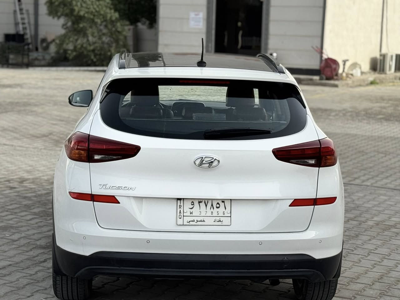 السلام عليكم . توكسان موديل 2019 فول مواصفات الكاصد بيهة صبغ باب السايق فقط رش بدون معجون وبدون ضربة اثر النانو شلتة وانشلع شوية من الصبغ وصبغتة فقط وشرط الفحص مواصفات بصمة بانوراما كراسي كهرباء شاشة كامرا اصلية كشنات جلد 5 عدسات حساس امامي خلفي كير مكينة على وضع الشركة اخوان سيارة جدا جديدة وكلشي مناقصهة وبالخير التصير من نصيبة السعر 190 وبيهة مجال بسيط مكاني بغداد العامرية ***********
