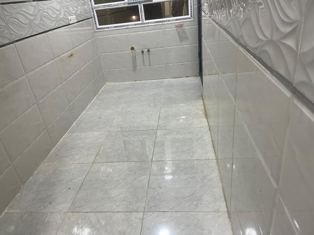 للايجار

شقة 100 متر للايجار في السماح الثانية قرب جامع الغفور 
تتكون الشقة من غرفتين نوم واستقبال ومطبخ وحمام وبيتونه
بدل ايجار 225
***********
