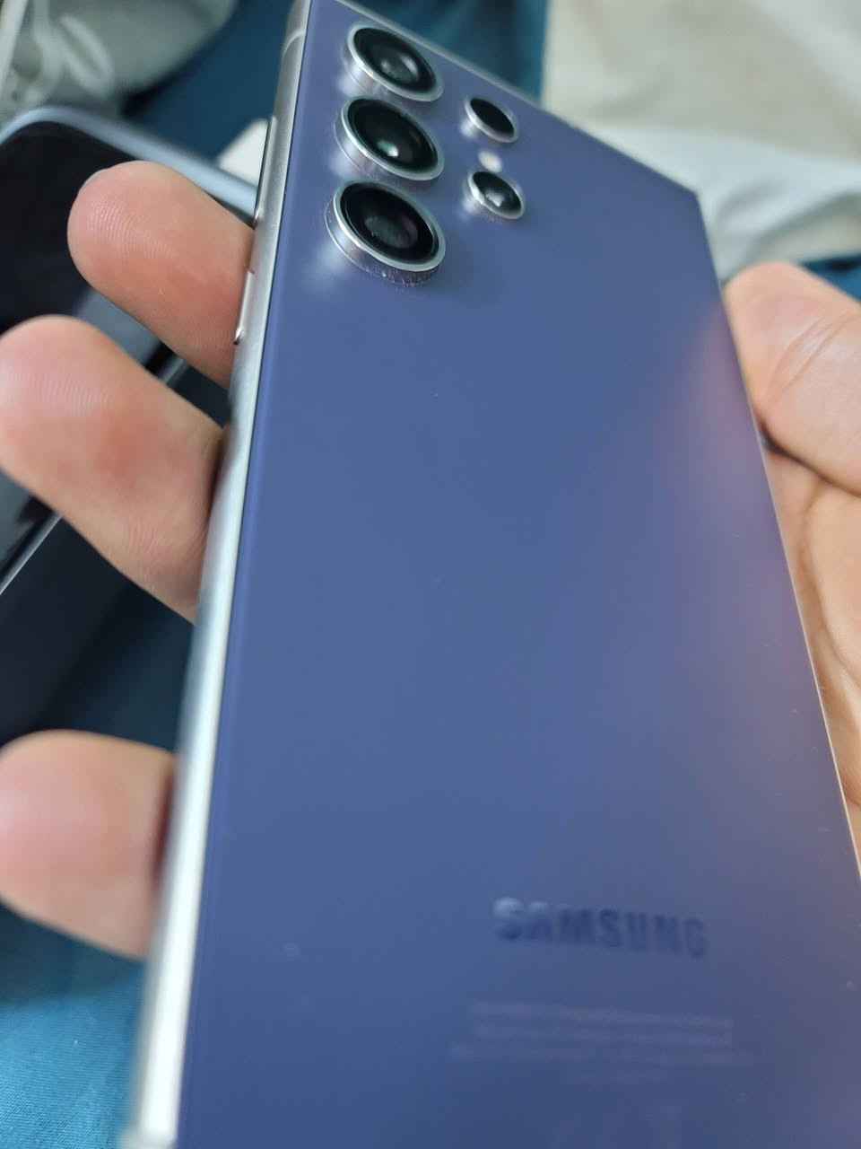 السلام عليكم 
جهاز s24 ultra 256 جديد مع الكارتون و كفرات لون مميز مابيه اي شخوط او خلل بالنظام
ممفتوح مستخدم استخدام بسيط جداً
السعر 1100 مجال بسيط جدا للشراي 
مكاني بغداد الاعلام للتواصل على الواتس او رصيد فقط فيس ممتواجد 
***********
