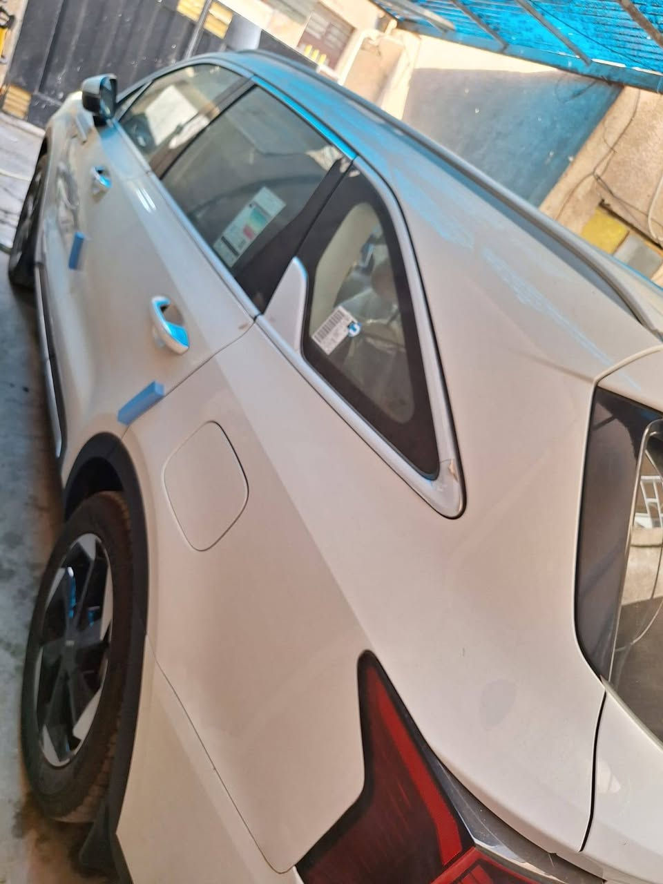 *********** 
سورنتو خليجي ٢٠٢٤ 
٦ سلندر 
ماشية ٢٠ 
بيها بارد بالجاملغ الخلفي خلف السايق بسيط جدا 
بقيه السيارة ع وضع الشركه 
بياع شراي لا يخابر ويتعب نفسة
