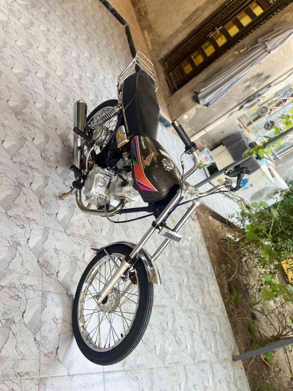 سلام عليكم شباب دراجه حلوه ونضيفه مكينه مبدل بستم ولفات فقط  تجي وتشوف بعينك انضف من الصوره سعر اتصل او راسل عل هاذ رقم ***********
