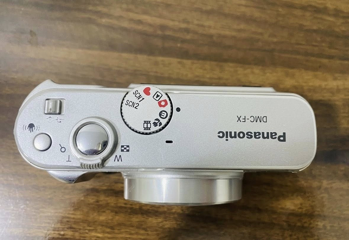 للبيع كاميرا فينتاج Panasonic Lumix DMC-LZr (اللون الفضي المميز)، الحالة الخارجية للكاميرا نظيفة جداً وبحالة الزيرو معاها كمان القارئ (Reader) الخاص ببطاقة الذاكرة عشان ينقل الصور للموبايل أو الكمبيوتر بسهولة
للعلم مش معاها الكرتونة


**إذا كنت صاحب هذا الإعلان وتريد حذفه لأي سبب، رجاءا أرسل رسالة إلى الدعم الفني**