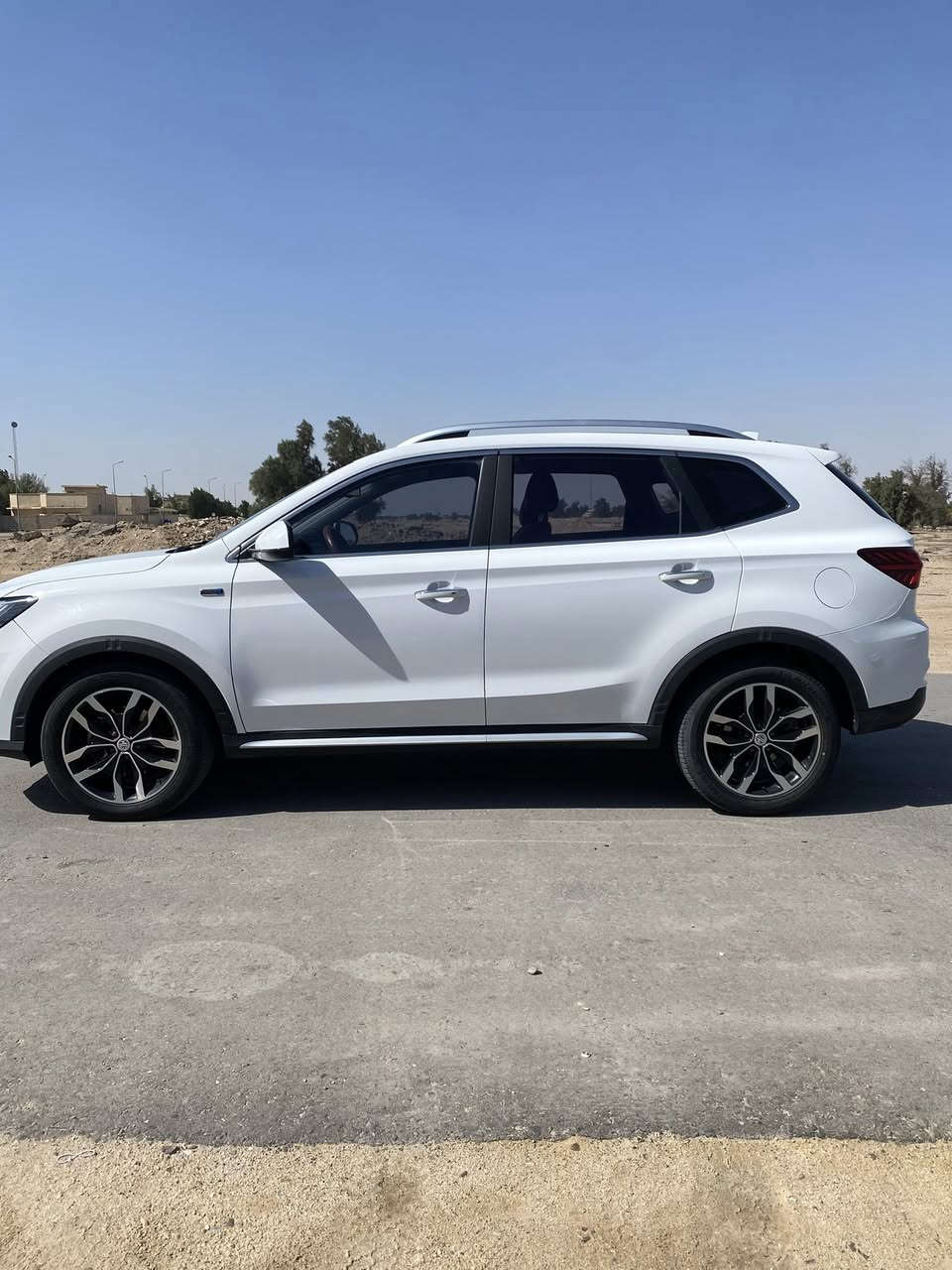 السلام عليكم
للبيع MG موديل 2022  الفئة RX5 
كفالة عامة ضمان شركة ام جي 
ضمان 6 سنوات او 200,000 كيلومتر
ماشية 75 الف 
السيارة شخط ما بيها 
رقم بصرة تحويل مباشر
فول موصفات
بصمة
بانوراما
شاشة جبيرة 
كاميرا خلفية 
حساسات خلفية 
كشنات جلد احمر
گير سبورت عادي 
سايد بريك كهربائي 
اوتو هولد 
دخول ذكي بصمة
محرك 2000 Turbo نوع المحرك TGI
گير CVT 
مصابيح امامية خلفية LED
مانع انزلاق
نظام دفلوك 
نظام نزول منحدرات
مثبت سرعة
تكييف الكتروني
شاشة تدعم :
‏Android Auto
‏Apple Car Play
السعر 125$  ورقه وبيها مجال
مكان السيارة البصرة الزبير 
***********
