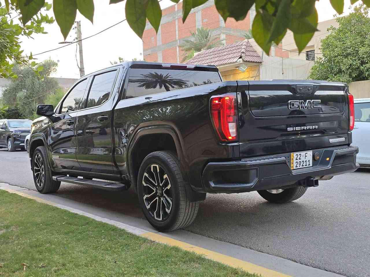 جمسي سيرا 2022 الفيشن اسود 

رقم اربيل

محرك  v8 5300

فول مواصفات 

داخل شكل الجديد

شاشه كبيره 
بصمه تشغيل 
بصمة ابواب 
تشغيل عن بعد 
باب طويل المرغوب

باب خلفي  3 قطع
رباعي 4x4
 محرك V8 5.3 
اوتو ستارت 
شاحن واير ليس

ويل كب 
لايت لد زنون 
بروجكتر زنون 
شاشه كاميرا 

ماشيه 127 الف 

الحادث مرفق السياره بدون صبغ جاملغ مبدل نفس اللون 

مكان السياره بغداد حي الحسين خلف كليه الرشيد 

للتواصل  ***********
