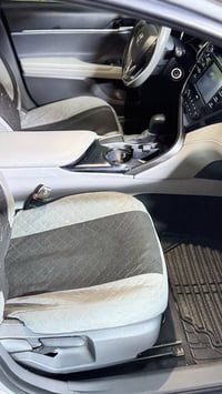 كامري امريكي للبيع مديل 2020 ماشية 131 الضرر موضح بالصور مع السونار لل...