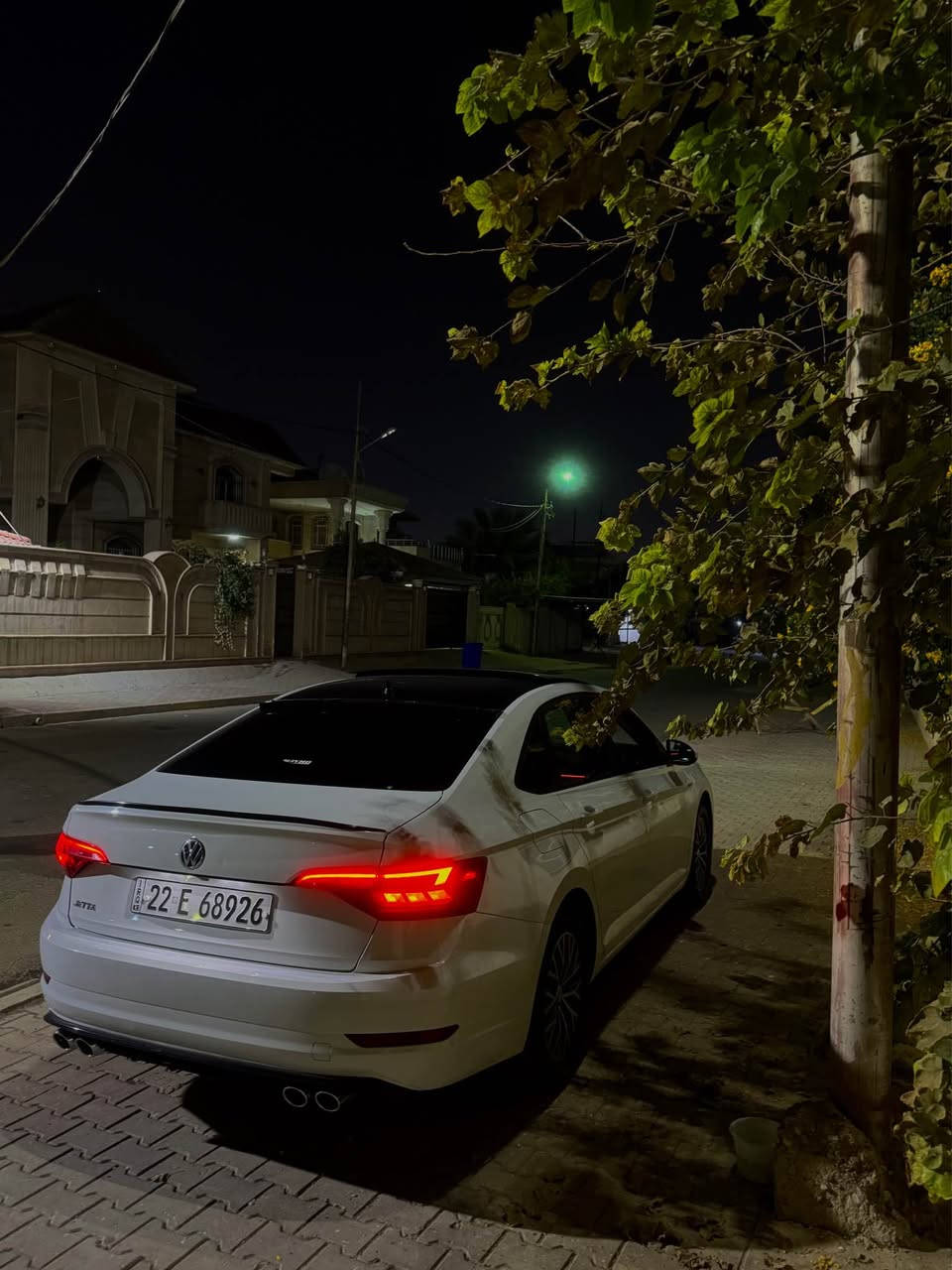 Volkswagen Jetta 
جيتا 
الفئة : se
الموديل : 2019 
الضرر : كلين تايتل من دعامية لدعامية 
اللون : ابيض
الممشى : 96.000
المواصفات : 
بانوراما ، حساسات خلفية ، كامرة خلفية ، رادار امامي و خلفي ، نقطة عمياء ، شاشة كبيرة ، كار بلي ، تدفئة كشن ، تبريد تحكم قطعتين ، لايتات زينون و •••••
باقي التفاصيل : 
السيارة عليها ادامة كاملة من مركز DYNO SHEILD ، صدر امامي و خلفي جديد ، 
دسكات جديدة ، ٤ تايرات جدد ، دهن جديد 
مكان السيارة : كركوك 
السعر : 16.800$ مجال بسيط 
رقم موبايل : *********** كركوك, العراق
