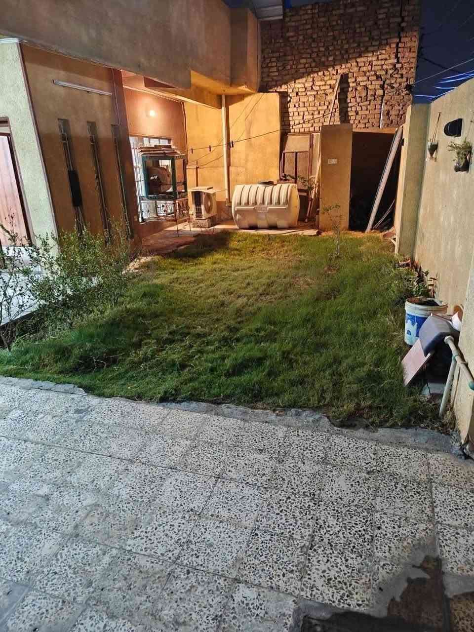 سلام عليكم ورحمة الله وبركاته من رخصة الادارة المحترمة.
دار للبيع المساحة 246 الواجهة 12ونص والنزال 20 طابو ملك صرف بأسم واحد مو ورثه سند جديد أبو الفسفورة طابقين كامل مسلح نضيف جدا بناء تسعينات ترميم بالكامل جديد ماء وكهرباء ومجاري الأرضية مرمر والجدران سيراميك الطابق الأول يحتوي على كراج وحديقة ومرافق خارجية بالإضافة إلى هول كبير ومطبخ حار بارد وخارجي للطبخ واستقبال كبير وصالة درج وغرفتين نوم وخدمات كاملة ومنور كبير والطابق الثاني يحتوي على غرفتين نوم وحمام وبالكون وسطح ومخزن بالاضافة الى مشتمل معزول قاط ثاني يحتوي على غرفتين نوم ومطبخ وخدمات كاملة يقع على شارع تجاري عريض وخدمات كاملة من ماء وكهرباء ومجاري وتبليط   عرض الشارع 15متر  يصلح لسكن ثلاث عوائل  ويصلح  يكون مدرسة اهلية أو روضة موقع تجاري 

العنوان: / الزعفرانية شارع المعهد مدخل شارع سيد هاشم ثالث  استدارة عاليسار مدخل شارع دور الشرطة أو شارع الوازات عاليمين قرب مدرسة السلام وحسينية الأمام علي عليه السلام/  سعر المتر مليون واربعمية وخمسين 

السعر الكلي 356 وقابل للتفاوض والعملة 

للاستفسار الاتصال على الرقم ***********

مكلف بالنشر
