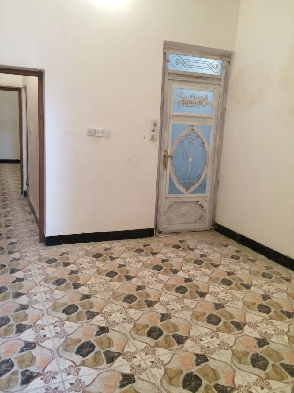 بيت ١٥٠ متر للبيع طابقين مسلح في حي المعلمين سومر بناء حديث عام ٢٠٢٠ مؤجر بمبلغ ٩٠٠ الف دينار شهريا يصلح للاستثمار او السكن السعر المطلوب ٢٧٥ مليون فابل للتفاوض للاتصال ***********
