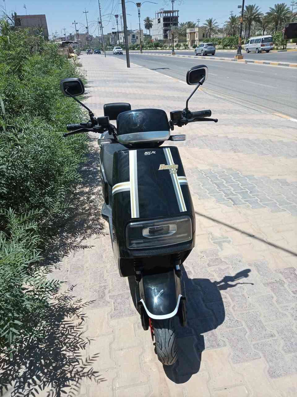السلام عليكم دراجه شحن موديل 2025
استخدام شهر 15 يوم مواصفاتها 
 6 بطاريات السرعه 60 حقيقي 100% 
اتمشيك حوالي 50 كيلو شحن 
السعر 670 وفيها مجال للطيبين 
ما ابيها اي عطل كهربائي
للتواصل واتساب 7778659728
