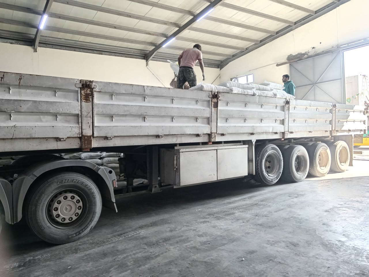 جناب للبيع ارتفاع 85سم طول 13متر كاملات هن تكم والباب الخلفي
***********
