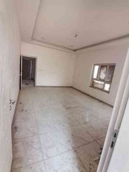 إعلان بيع منزل  طابق ونص في تكريت 
- مجمع طيبة 2 ركن شارع ٢٠  و شارع ١٥  تبليط + مجاري بالقرب من بوابة المجمع

 (جاهزه للسكن، مدفوعه الثمن بالكامل).

المساحة: 200 متر مربع.
الواجهة: حجر حلان.

التفاصيل الداخلية:

غرف النوم: 3 (وحده من  الغرفة سويت).
صالة استقبال
مطبخ واسع .
كراج سيارة واحد.
مجموعات صحيه عدد 3
سطح شتايكر.
شروط البيع:

طريقة الدفع: نقداً فقط.يتم تحويل عقد الملكية باسم المشتري مباشرة من قبل مالك المنزل الحالي. 
المبلغ المطلوب 135 مليون وبيه مجال 
للمزيد من المعلومات أو للاستفسارات، يرجى التواصل مع الرقم التالي:

📞 ***********
