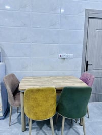 ميز طعام خشبي • ٤ كراسي • دوز