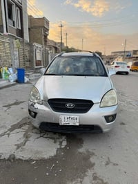 كيا كارينز للبيع موديل 2008 7 راكب وارد خليجي مكفولة من ضربه بيه مكانا...