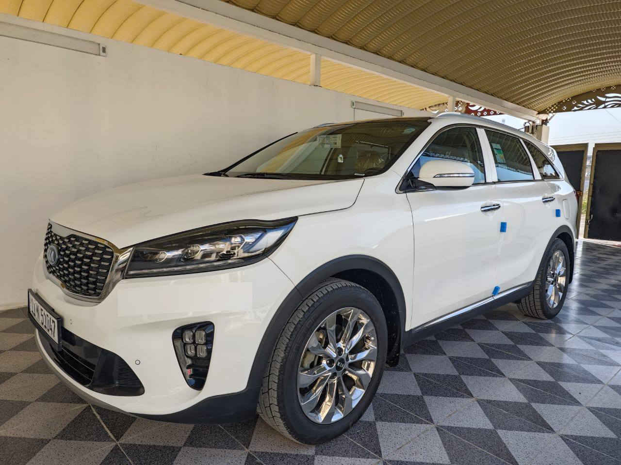 كيا سورنتو 2020 كفاله عامة  بسمنا بوضع الشركه 
ماشية 84 فول مواصفات ماعدة الفور ويل 
5 بصمات واشاير ترحيب 
بانوراما 
كشنات كهرباء 
شاشة كبيرة تحكم ستيرن 
4انضمه قيادة 
7 راكب + 3 قطع تبريد 
بردات خلفية بلادي 
لايت عدسات زنون بلادي 
صندوك كهرباء 
صاج ملكي 
تايرات الشركه جواها واني بدلت زوج منهن سبير منازل 
السعر 270 وبي مجال 
مكاني بغداد التاجي 
***********
